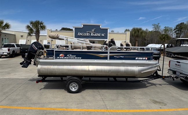 2024 SunTracker Bass Buggy 18